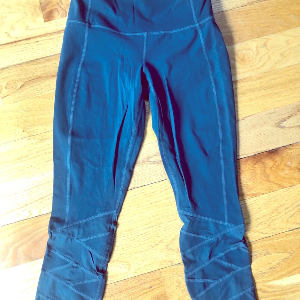 Athleta Mantra crops in Abyss